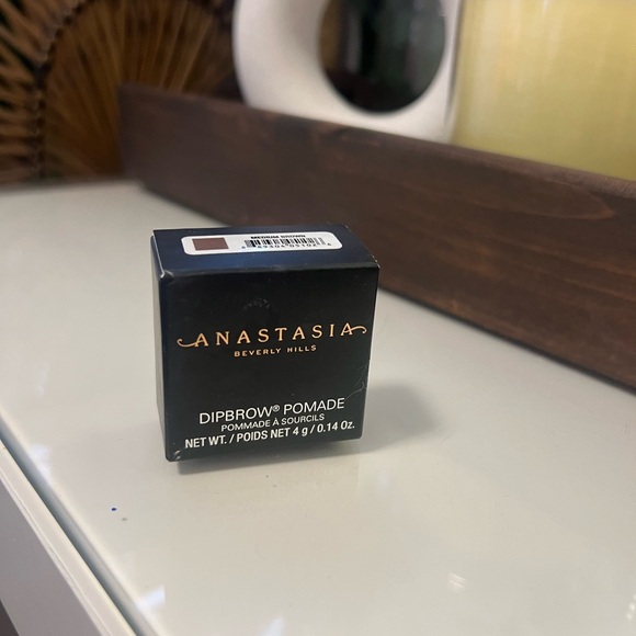 Anastasia Beverly Hills dip-brow pomade in medium brown - Picture 2 of 2